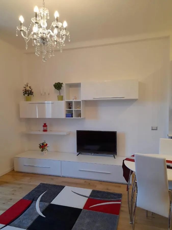 Bellissimo Appartamento Zona 8 Milano 米兰
